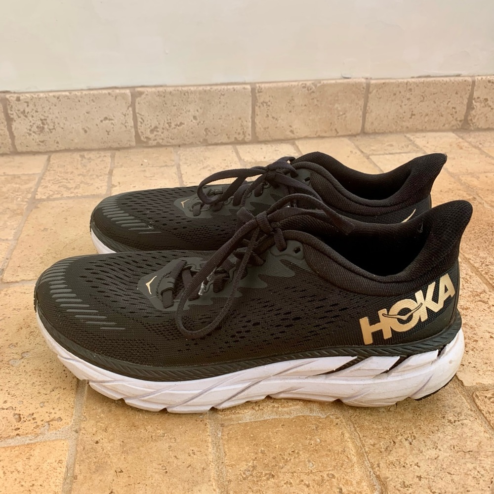 Hoka OneOne Black Cliftons size 7.5